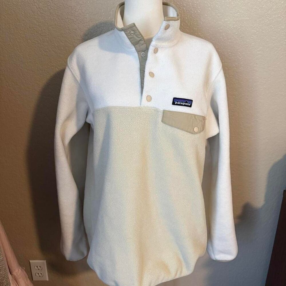 Patagonia Women's White and Cream Sweatshirt